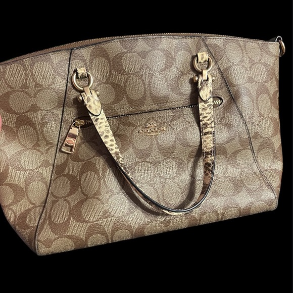 Handbags - Coach purse